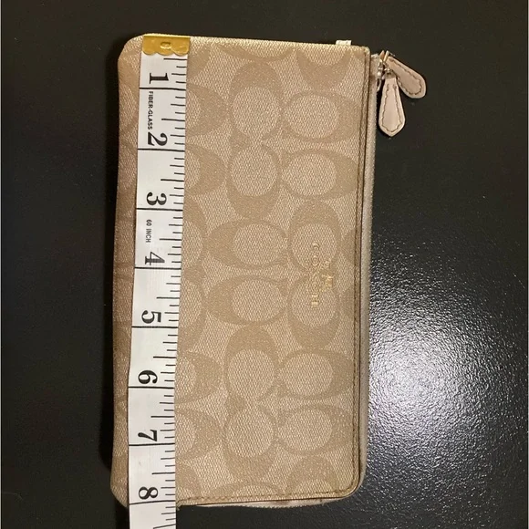 💥Authentic Coach Signature Canvas wallet in excellent condition! 💥 - Picture 9 of 10